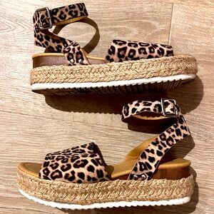 Leopard print women’s platform sandals, size 9